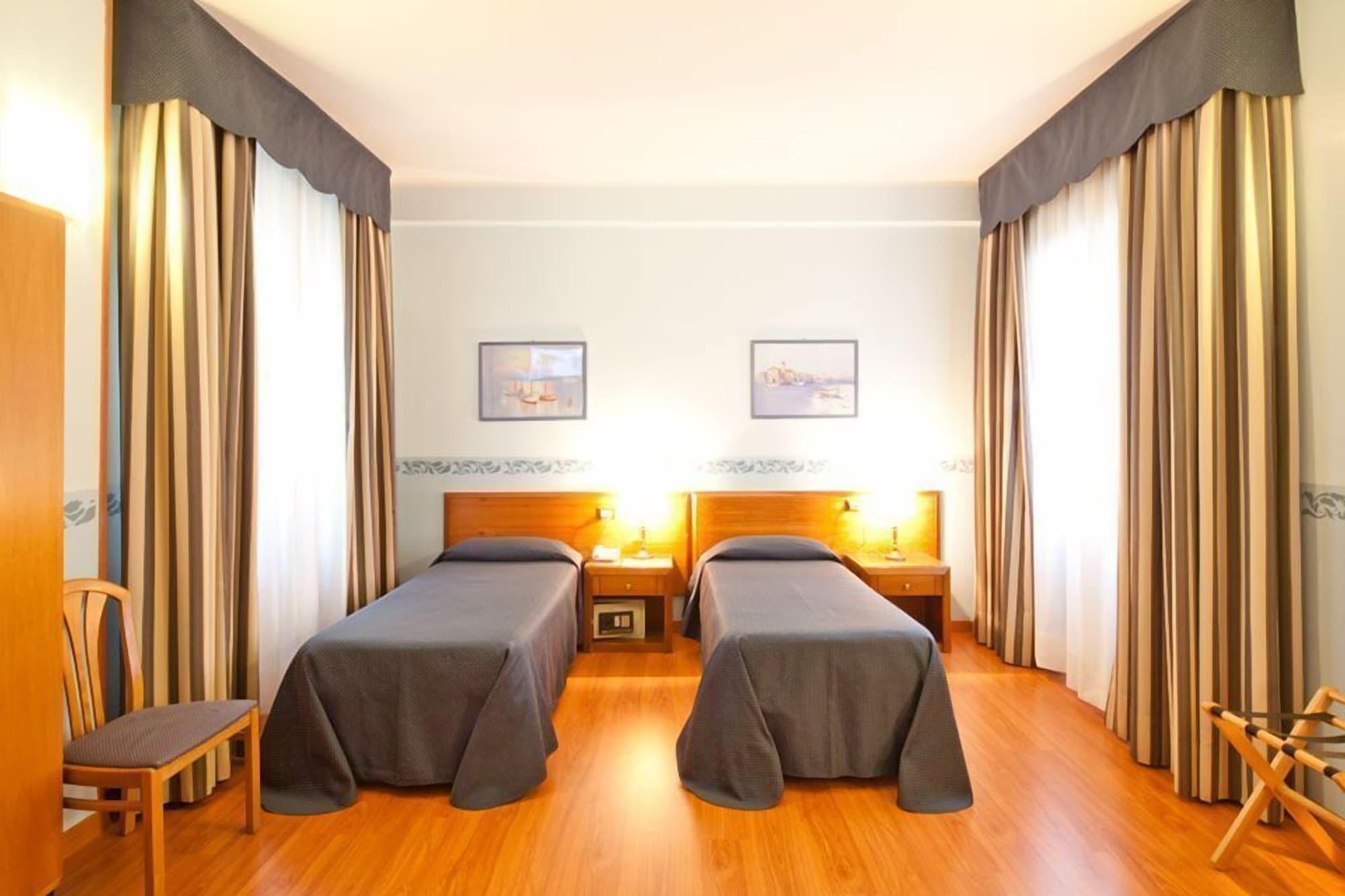 Hotel Terminus & Plaza Pisa Szoba fotó